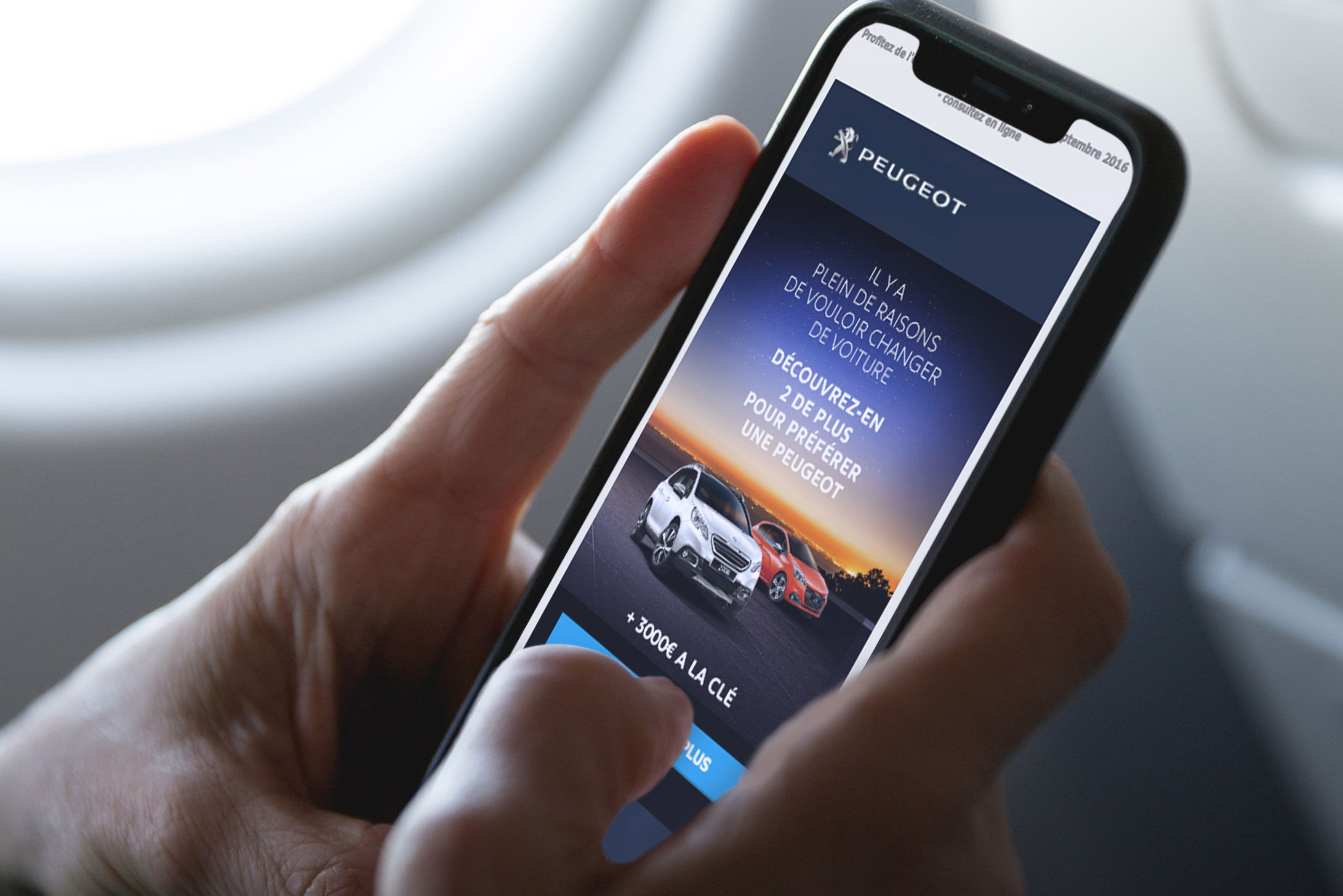 image showing a hand hanging a smartphone, with inside the Peugeot emailing campaign, and someone scrolling into it